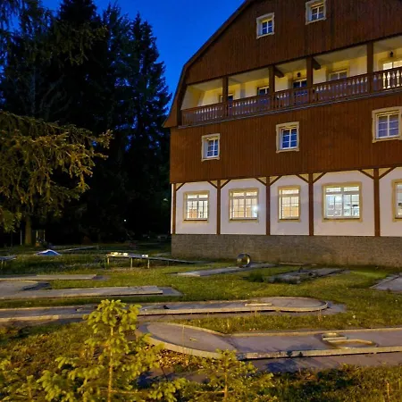 Lesní 3*